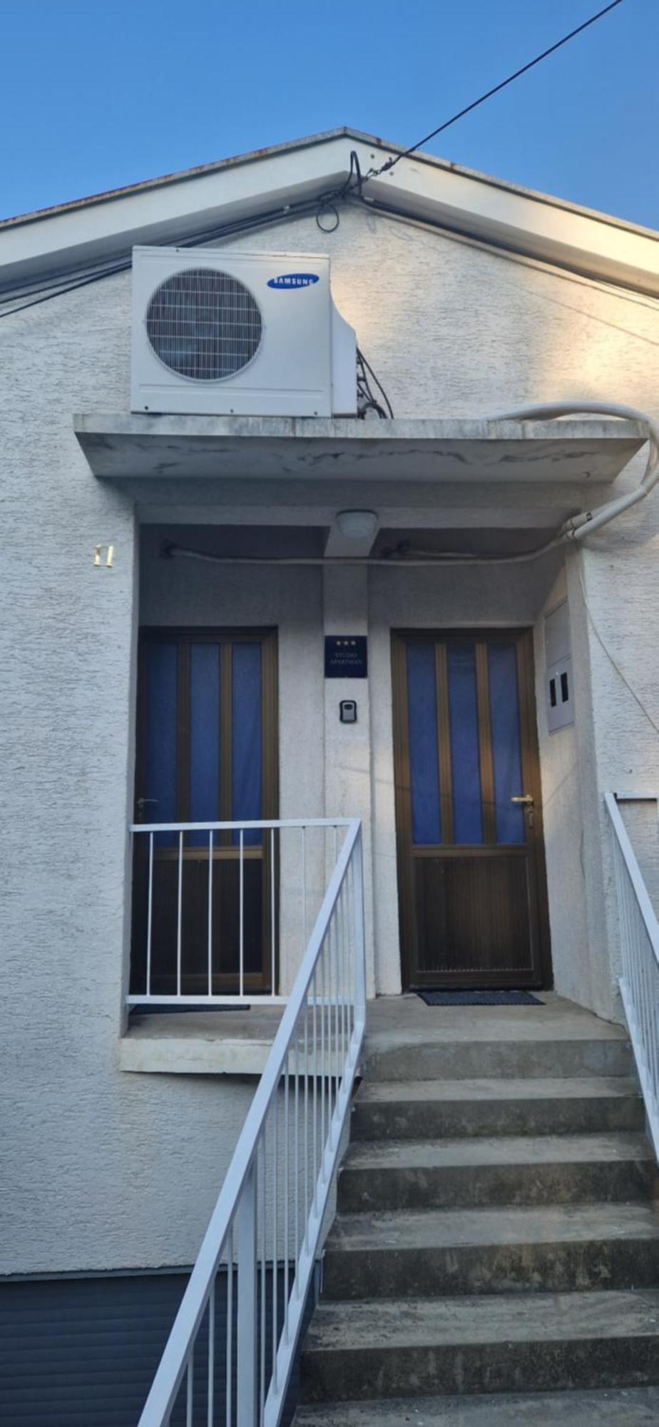Blue Lagoon Studio Apartments Клек Екстер'єр фото
